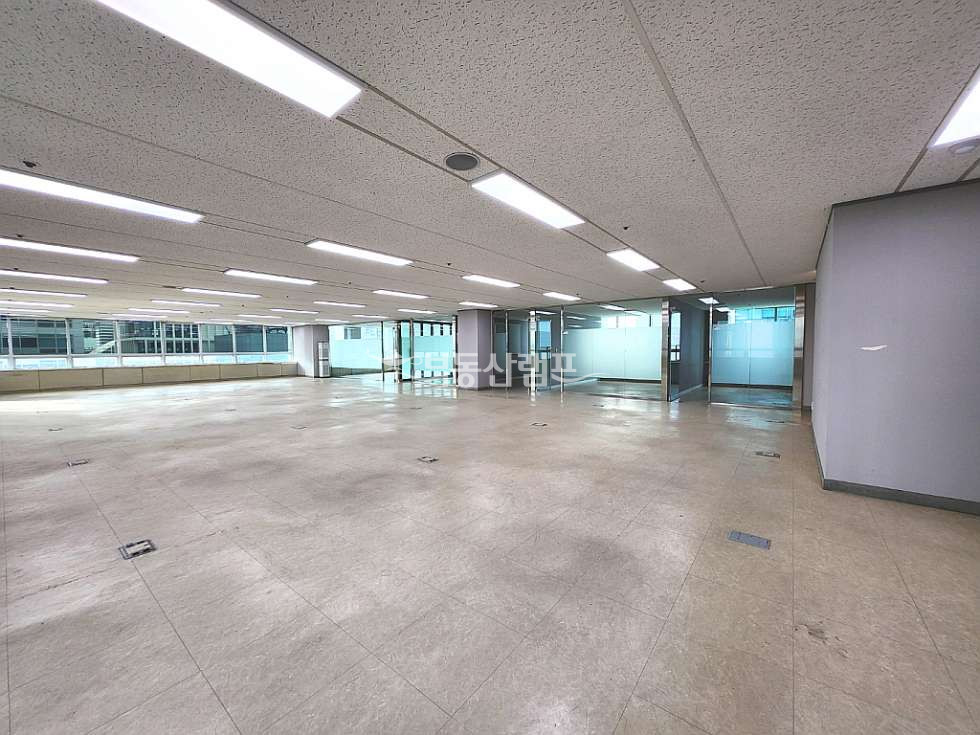 서울 강남구 역삼동 르네사거리 조망좋은 대로변 인테리어 사무실 주차4대 월세 매물번호 10709 사진 8