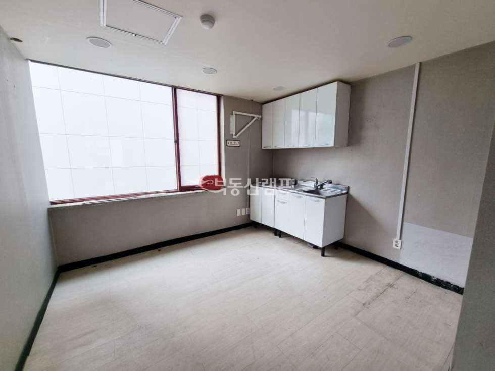 서울 강남구 역삼동 역삼역 2번출구 GFC 바로 뒷편 코너자리 월세 매물번호 11060 사진 4