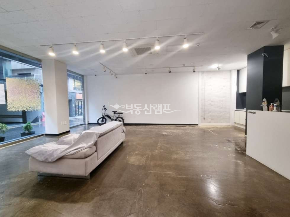 서울 강남구 역삼동 충현교회 인근, 개방감 좋고 가시성좋은 깔끔사무실, 테라스有 월세 매물번호 11179 사진 2