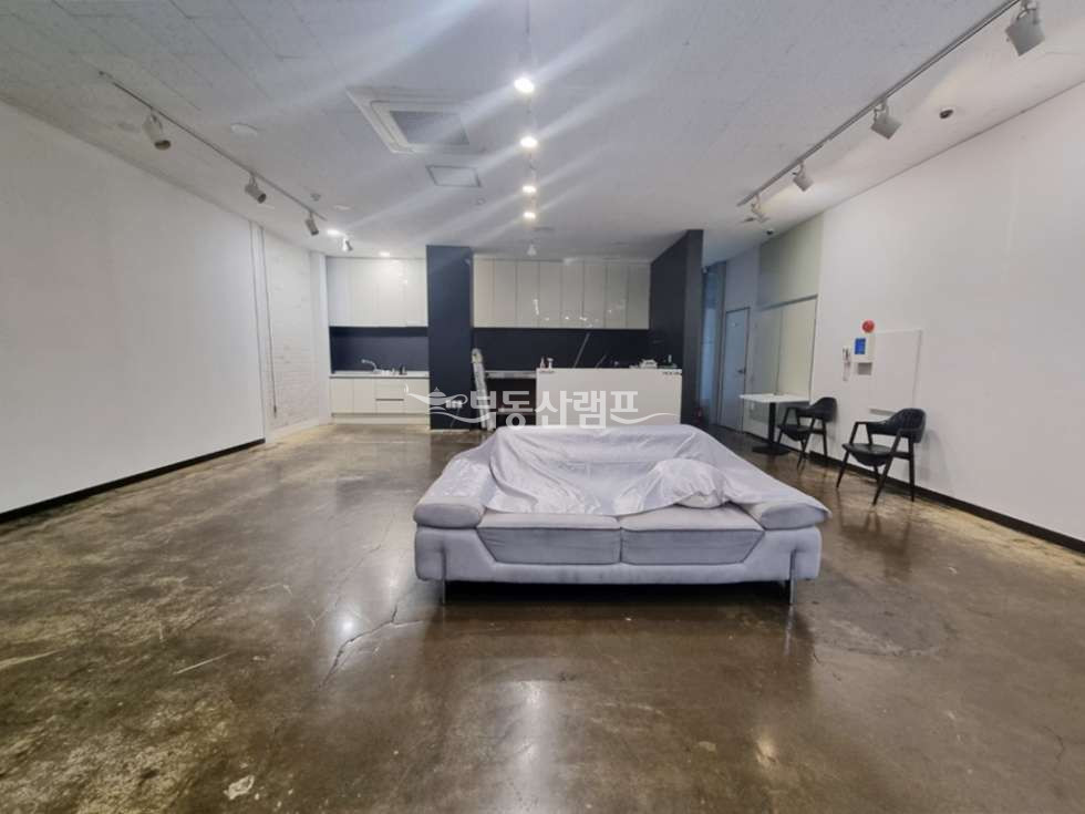 서울 강남구 역삼동 충현교회 인근, 개방감 좋고 가시성좋은 깔끔사무실, 테라스有 월세 매물번호 11179 사진 3