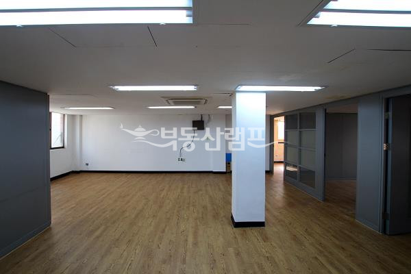 서울 서초구 양재동 삼봉빌딩동 ★ 3룸 사무실 ★ 월세 매물번호 11433 사진 4