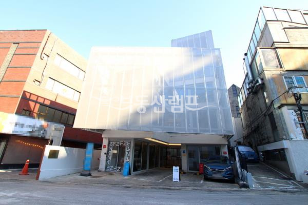 서울 강남구 신사동 ★ 유니크한 사옥 사무실 ★ 월세 매물번호 11596 사진 1