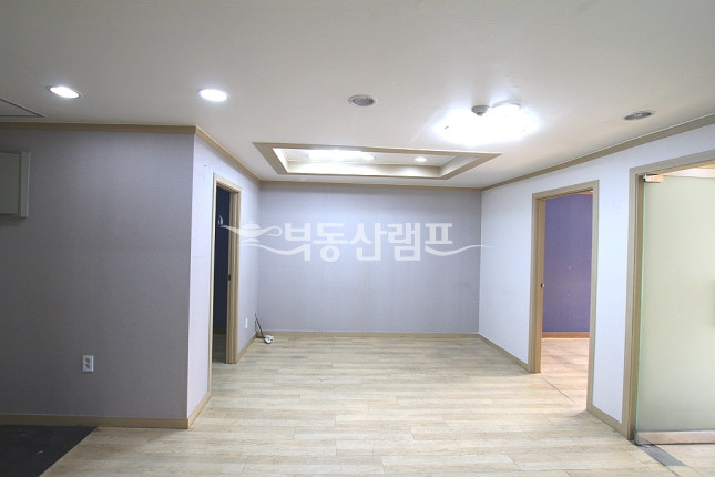 서울 강남구 신사동 삼구빌딩동 ★ 4룸 사무실 ★ 월세 매물번호 11698 사진 2