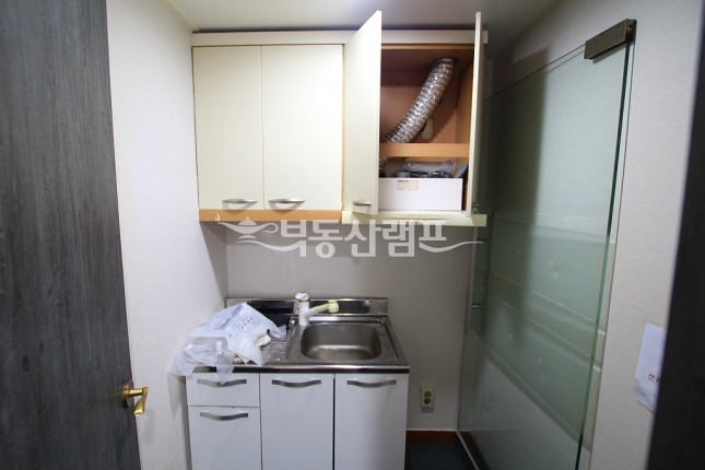 서울 강남구 역삼동 아로마빌 동 ★ 3룸 사무실 ★ 월세 매물번호 11730 사진 7