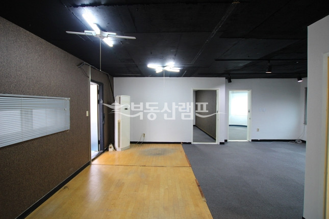 서울 강남구 신사동 ★ 3룸 깔끔한 사무실 ★ 월세 매물번호 12008 사진 1