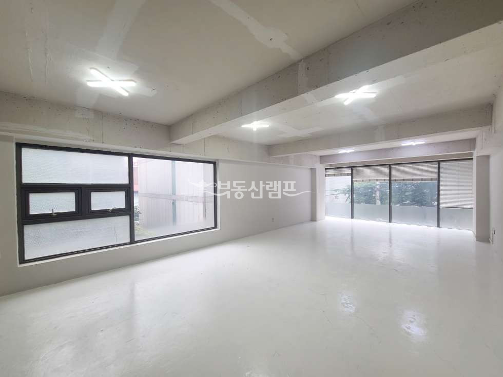 서울 강남구 청담동 청담동사거리 깔끔한 인테리어 사무실 월세 매물번호 10059 사진 2
