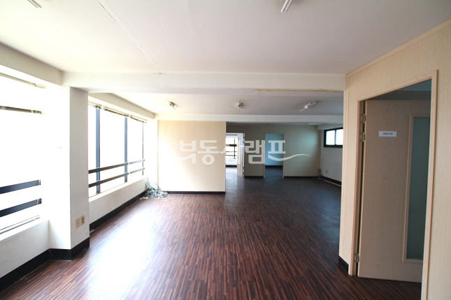 서울 강남구 논현동 하림동 ★깔끔하하고 저렴한 사무실 ★ 월세 매물번호 12206 사진 1