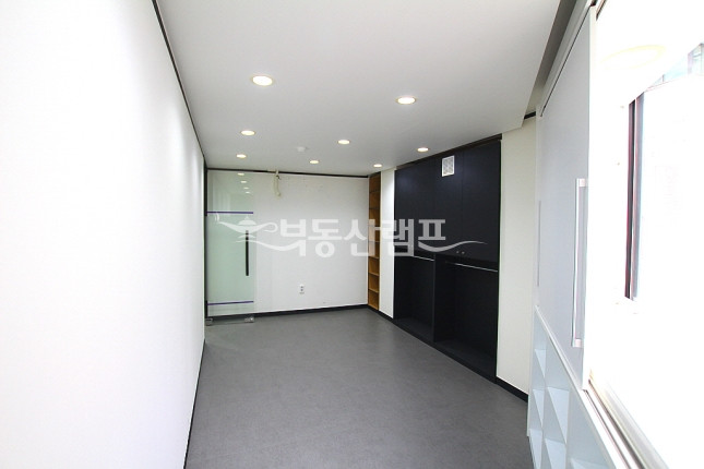서울 강남구 청담동 ★ 2룸 회이트 톤 깨끗한 사무실 ★ 월세 매물번호 12239 사진 6