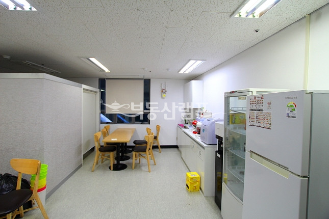 서울 강남구 역삼동 SC빌딩동 ★ 내외관 깔끔한 넓은 평수 역세권 사무실 ★ 월세 매물번호 12294 사진 9