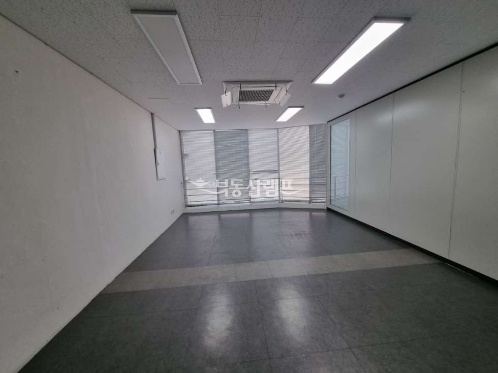 서울 강남구 신사동 신사동 내외관 및 인테리어 우수한 업무용사무실 월세 매물번호 10072 사진 4