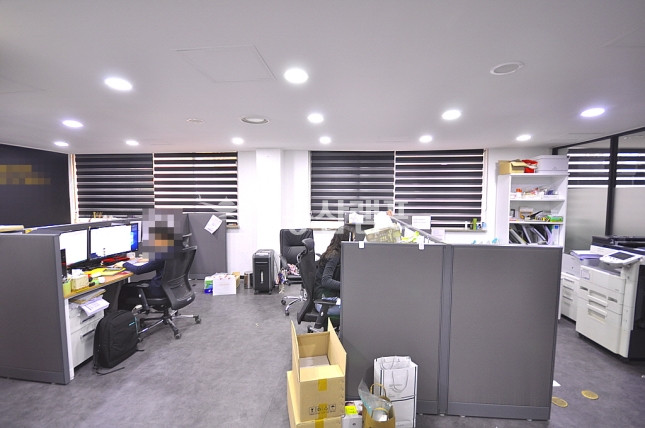 서울 강남구 역삼동 한라빌딩동 ★ 충현교회블럭 S급인테리어 테라스있는 사무실 ★ 월세 매물번호 12385 사진 1