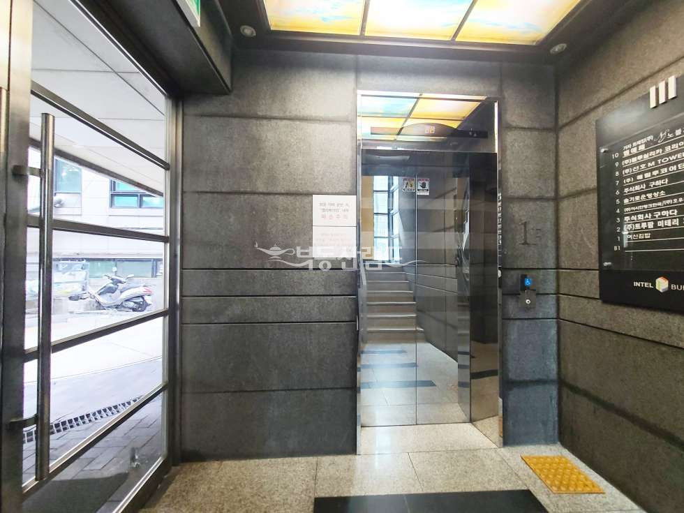 서울 강남구 대치동 테헤란로 대로변 바로 이면 1분거리 월세 매물번호 10083 사진 1