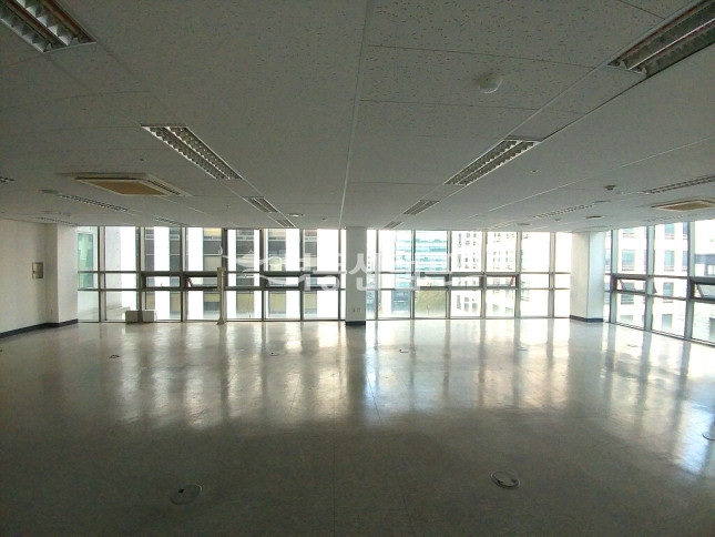 서울 강남구 역삼동 녹명빌딩동 ★ 국기원 사거리 대형빌딩 사무실 ★ 월세 매물번호 12651 사진 3