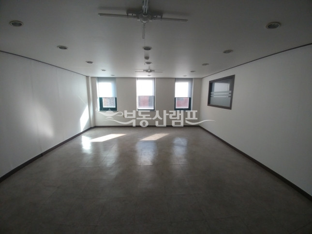 서울 강남구 역삼동 유림빌딩동 ★저렴한 인테리어 깔끔한 사무실★ 월세 매물번호 12654 사진 1