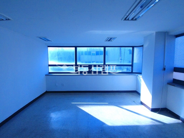 서울 서초구 잠원동 화신빌딩동 ★강남대로 화이트 톤 A급 인테리어 사무실★ 월세 매물번호 12688 사진 4