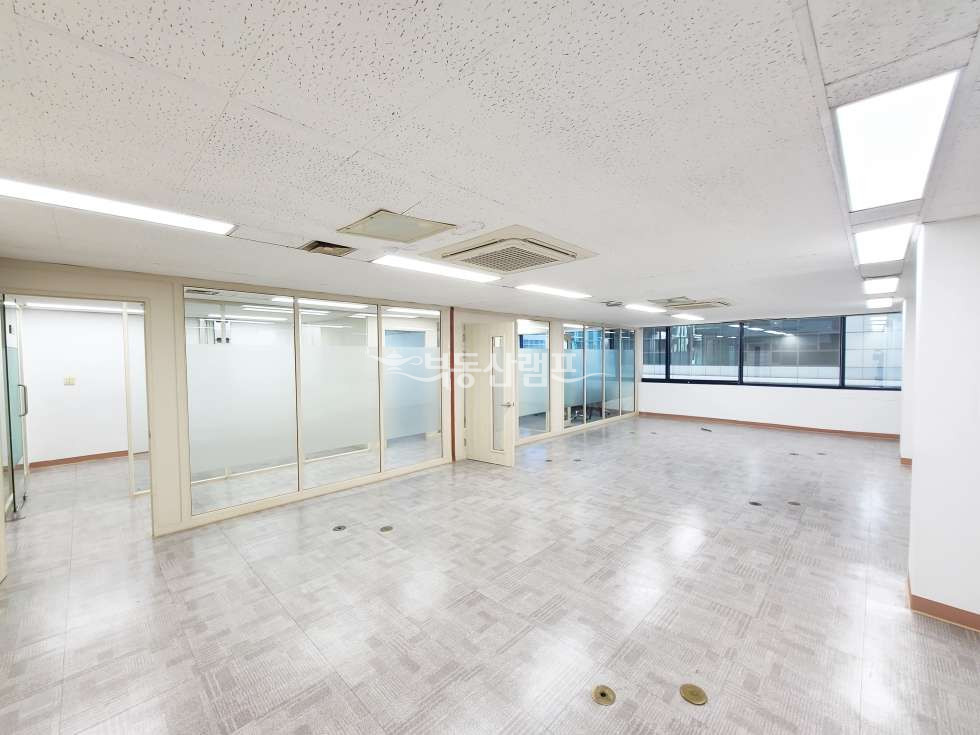서울 강남구 대치동 넓고 깔끔한 테헤란로 바로 이면의 실용적인 사무실 월세 매물번호 10097 사진 1