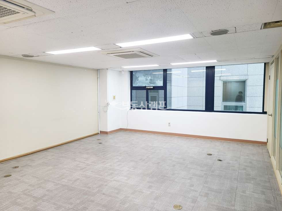 서울 강남구 대치동 넓고 깔끔한 테헤란로 바로 이면의 실용적인 사무실 월세 매물번호 10097 사진 4