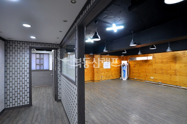 서울 강남구 역삼동 ♥2층 전층 단독 사용 가성비 좋고 넓은 홀 룸 3개 사무실 월세 매물번호 12902 사진 1