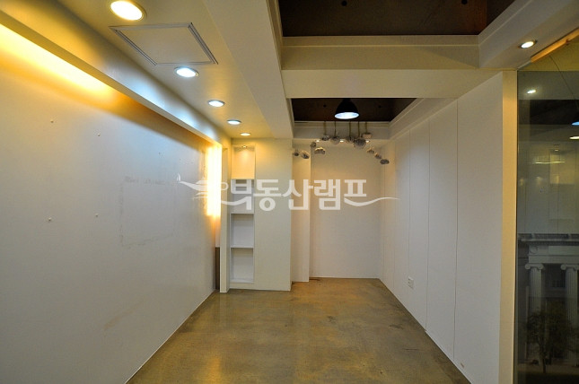 서울 강남구 논현동 ♥초역세권 대로변 넓고 인테리어 좋은 2층 전층 단독 사용 사무실 월세 매물번호 12922 사진 4