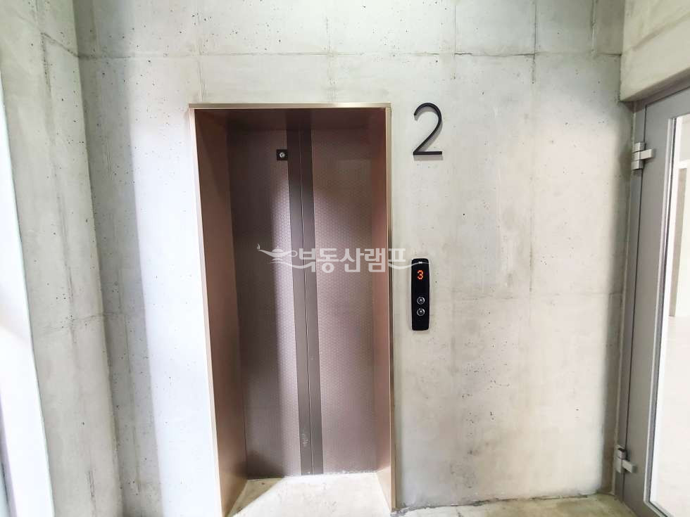 서울 강남구 논현동 신축 첫입주 매물 월세 매물번호 10045 사진 2