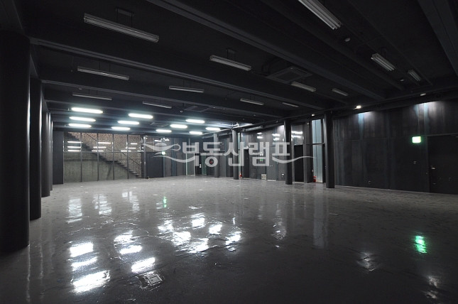 서울 강남구 신사동 ♥층고4M터 넓은 다용도 사무실 월세 매물번호 12935 사진 3