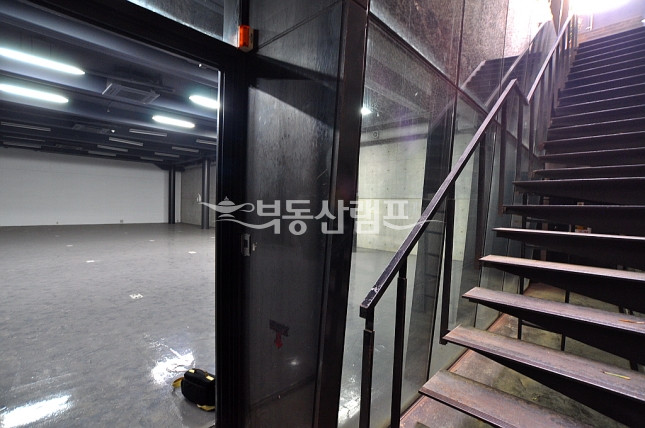 서울 강남구 신사동 ♥층고4M터 넓은 다용도 사무실 월세 매물번호 12935 사진 10