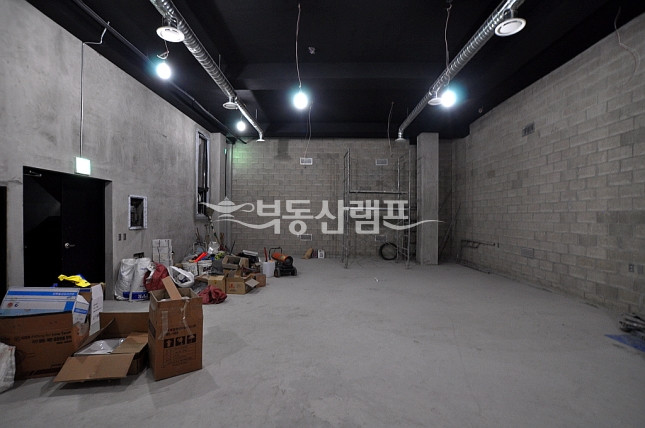 서울 강남구 논현동 ♥신축 첫입주 층고6M 다용도 사무실 월세 매물번호 13151 사진 1