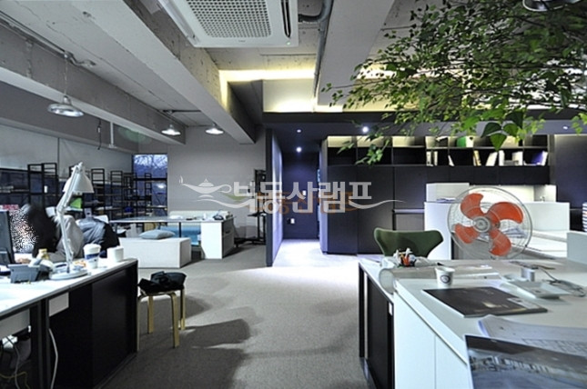 서울 서초구 서초동 ● 대로변 저렴한 사무실 내부는 특급 인테리어 월세 매물번호 13497 사진 1
