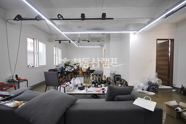 서울 강남구 신사동 ● 가로수길 옆 화이트 노출 깔끔 사무실 월세 매물번호 13514 사진 6