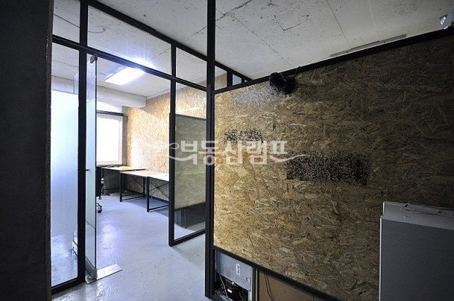 서울 강남구 신사동 ● 시크한 컨셉 저렴한 임대료 월세 매물번호 13582 사진 2