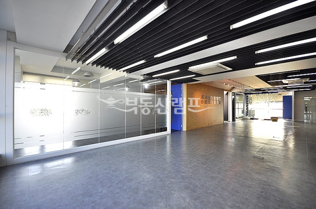 서울 서초구 양재동 ☎☏대로변 노출인테리어+테라스 월세 매물번호 13632 사진 1