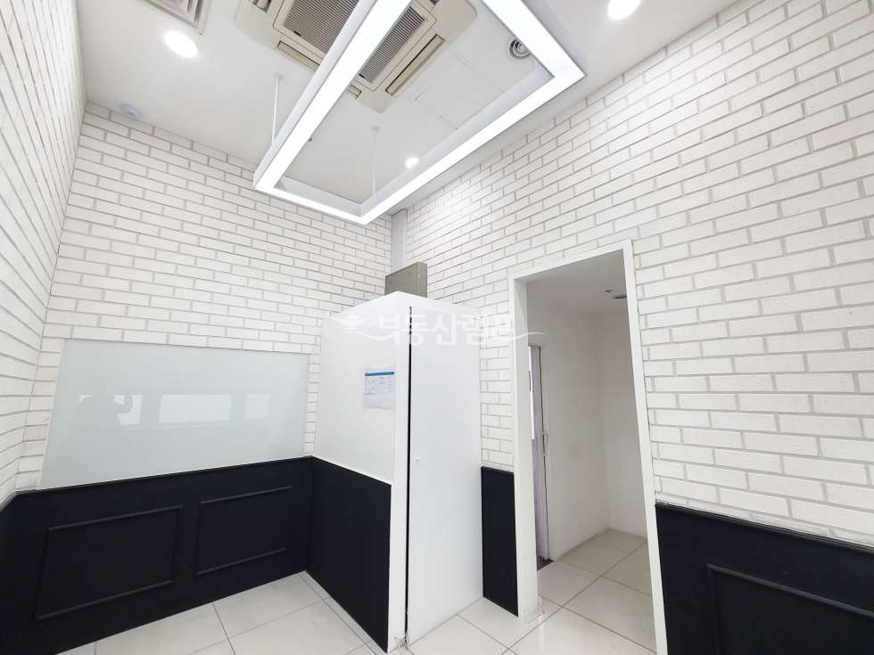 서울 강남구 신사동 대로변 노출인테리어 월세 매물번호 10206 사진 4