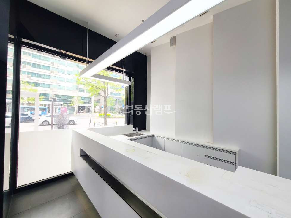 서울 강남구 신사동 대로변 노출인테리어 월세 매물번호 10206 사진 5