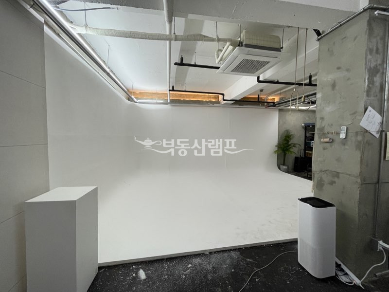 서울 강남구 신사동 천고 3.5미터의 사진 스튜디오 강력 추천 월세 매물번호 10207 사진 1