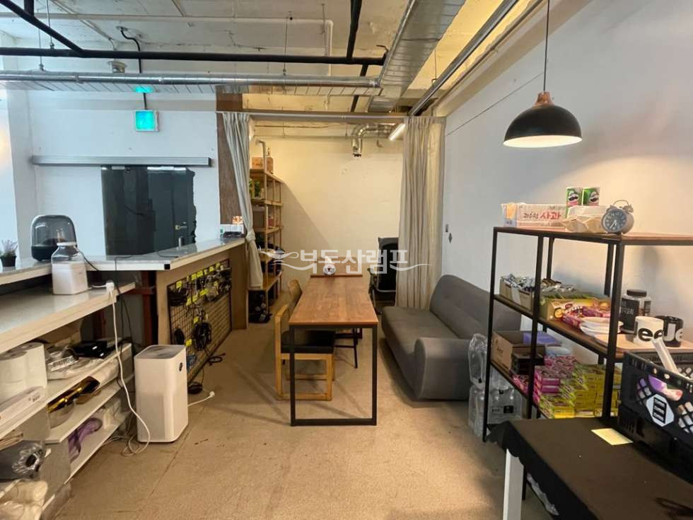 서울 강남구 신사동 천고 3.5미터의 사진 스튜디오 강력 추천 월세 매물번호 10207 사진 2