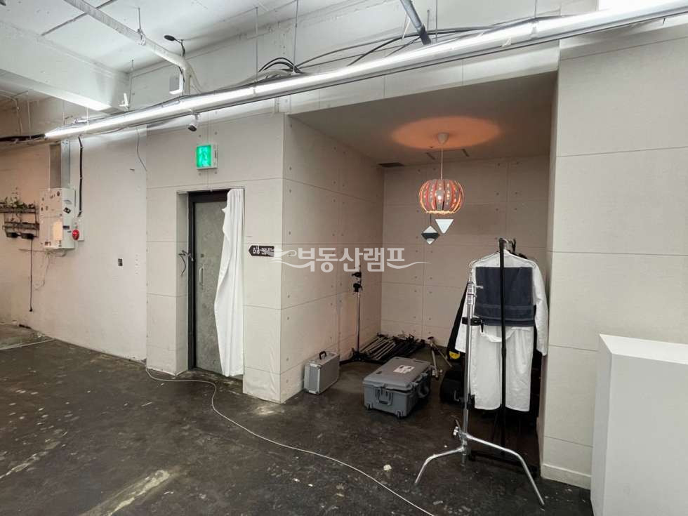 서울 강남구 신사동 천고 3.5미터의 사진 스튜디오 강력 추천 월세 매물번호 10207 사진 4
