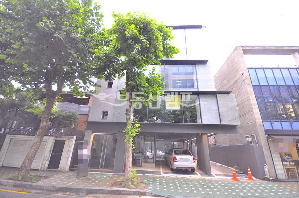 서울 마포구 연남동 핫한 경의선 숲길 인근 대로변에 전시장가능한 통사옥 임대 월세 매물번호 14264 사진 1