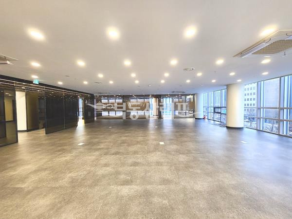 서울 강남구 논현동 도산대로 대로변 룸6 업무홀2 AAA급 인테리어 사무실 월세 매물번호 14270 사진 2