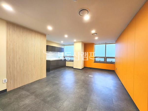 서울 강남구 논현동 도산대로 대로변 룸6 업무홀2 AAA급 인테리어 사무실 월세 매물번호 14270 사진 5