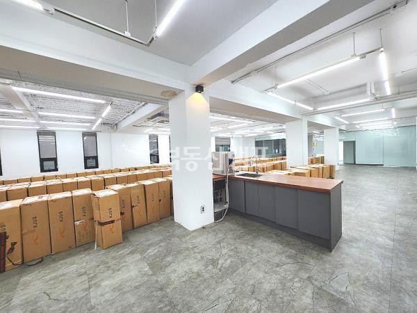 서울 강남구 역삼동 언주대로변 실103P 룸6 천정형인테리어 사무실 월세 매물번호 14328 사진 2