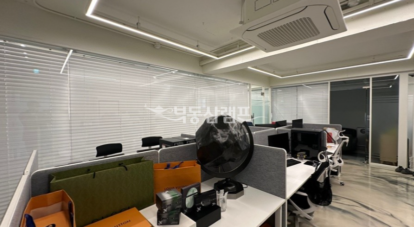 서울 강남구 신사동 압구정로데오역 초역세권, AA급 인테리어 최상 사무실 월세 매물번호 14476 사진 3