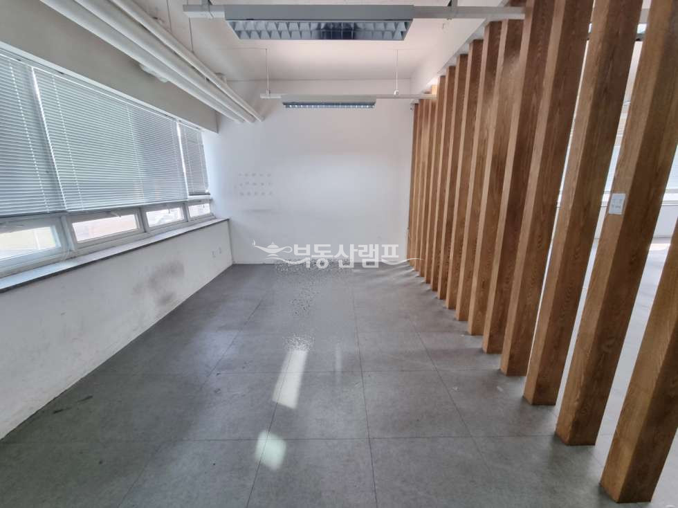서울 강남구 역삼동 대로변 코너 스튜디어 가능한 엔틱한 사무실 월세 매물번호 10272 사진 5