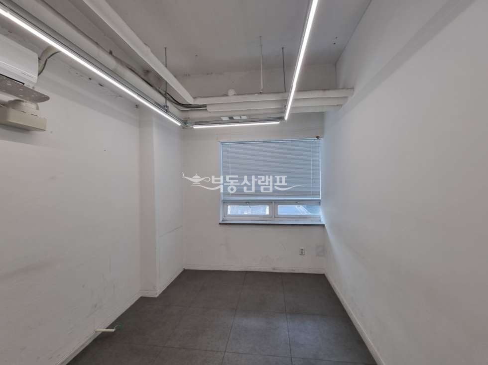 서울 강남구 역삼동 대로변 코너 스튜디어 가능한 엔틱한 사무실 월세 매물번호 10272 사진 6
