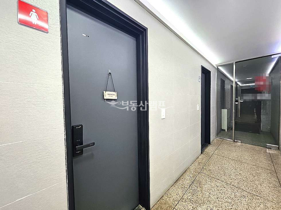 서울 강남구 신사동 신사동 가로수길 인근 소형 가성비 인테리어 사무실 월세 매물번호 14578 사진 8