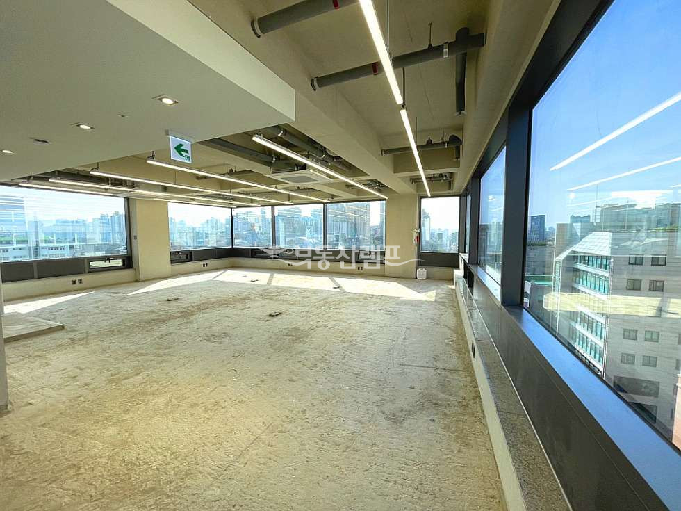 서울 강남구 논현동 ❤ 강남구청역 초역세권 신축 대형 통임대 사무실 월세 매물번호 14623 사진 2
