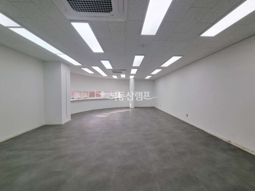 서울 강남구 신사동 압구정역 바로앞, 초역세권 화이트톤 인테리어, 수도有 월세 매물번호 14625 사진 1