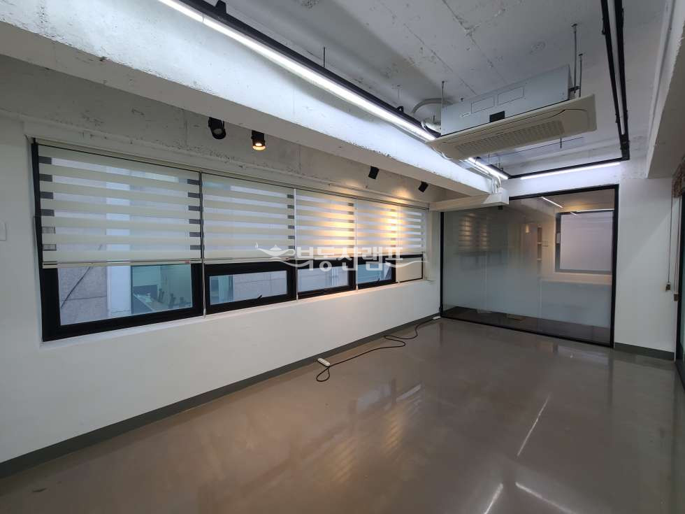 서울 강남구 역삼동 대로변 노출 천장 인테리어 사무실 월세 매물번호 10312 사진 6