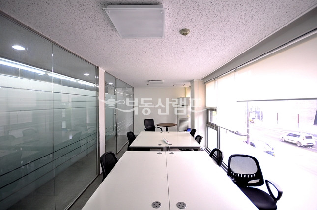 서울 강남구 삼성동 대로변 밝고 깔끔한 인테리어사무실 월세 매물번호 13809 사진 4
