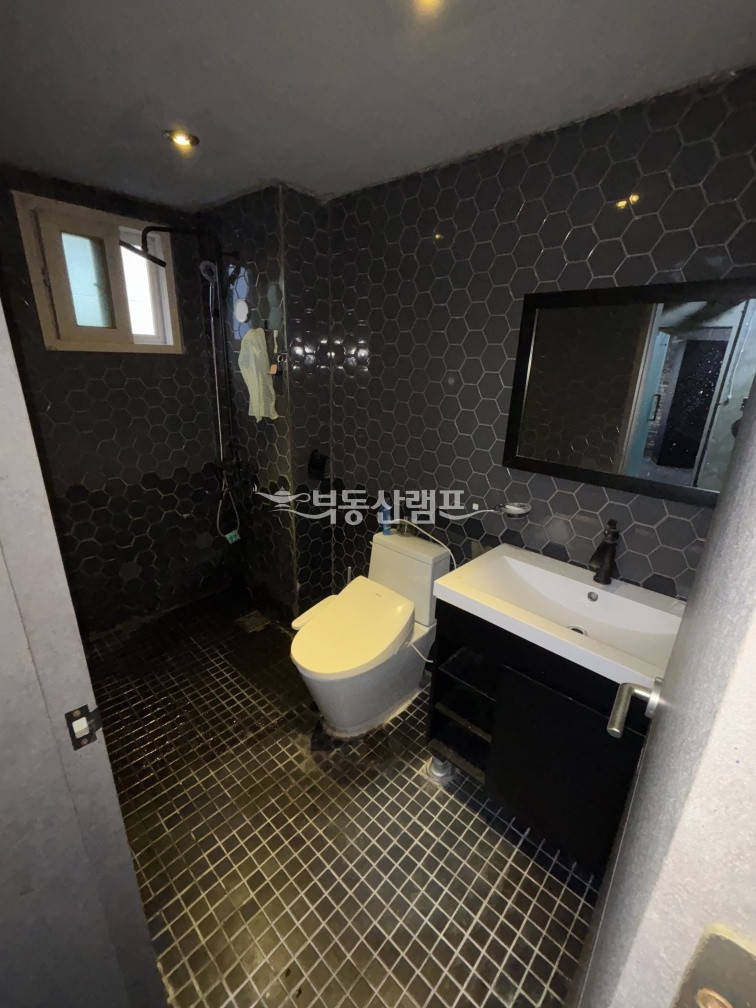 서울 강남구 논현동 유니크한 인테리어가 돋보이는 사무실/ 강남구청역 사무실임대 월세 매물번호 14701 사진 7