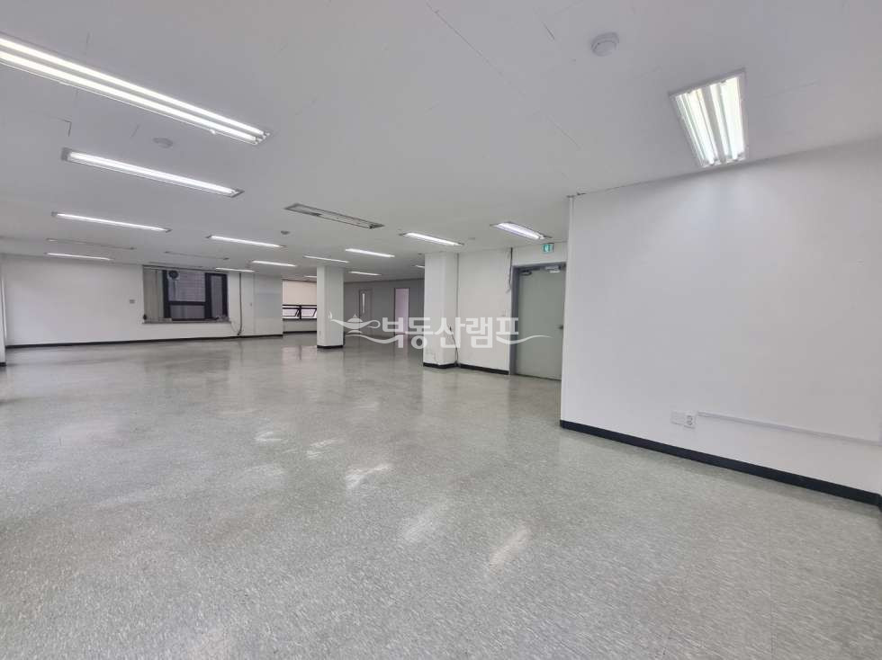 서울 강남구 도곡동 매봉역 인근 실54P 룸3 화이트톤 인테리어 사무실 월세 매물번호 10323 사진 7